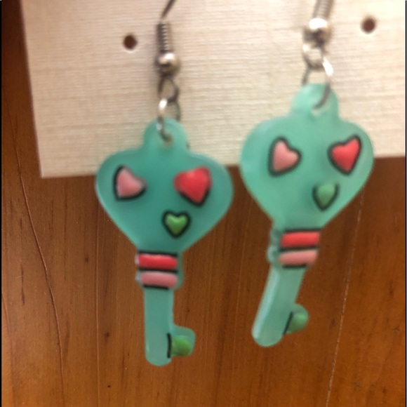 Keys to My Heart Mint Green & CreaMy Tan's - Picture 6 of 9